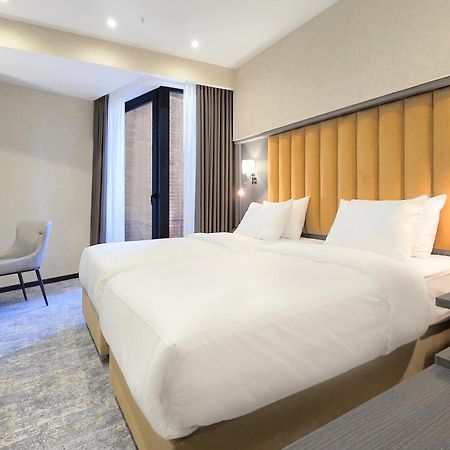 Griffin Hotel Tbilisi Bagian luar foto