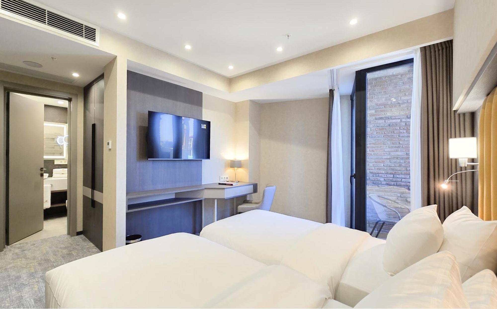 Griffin Hotel Tbilisi Bagian luar foto