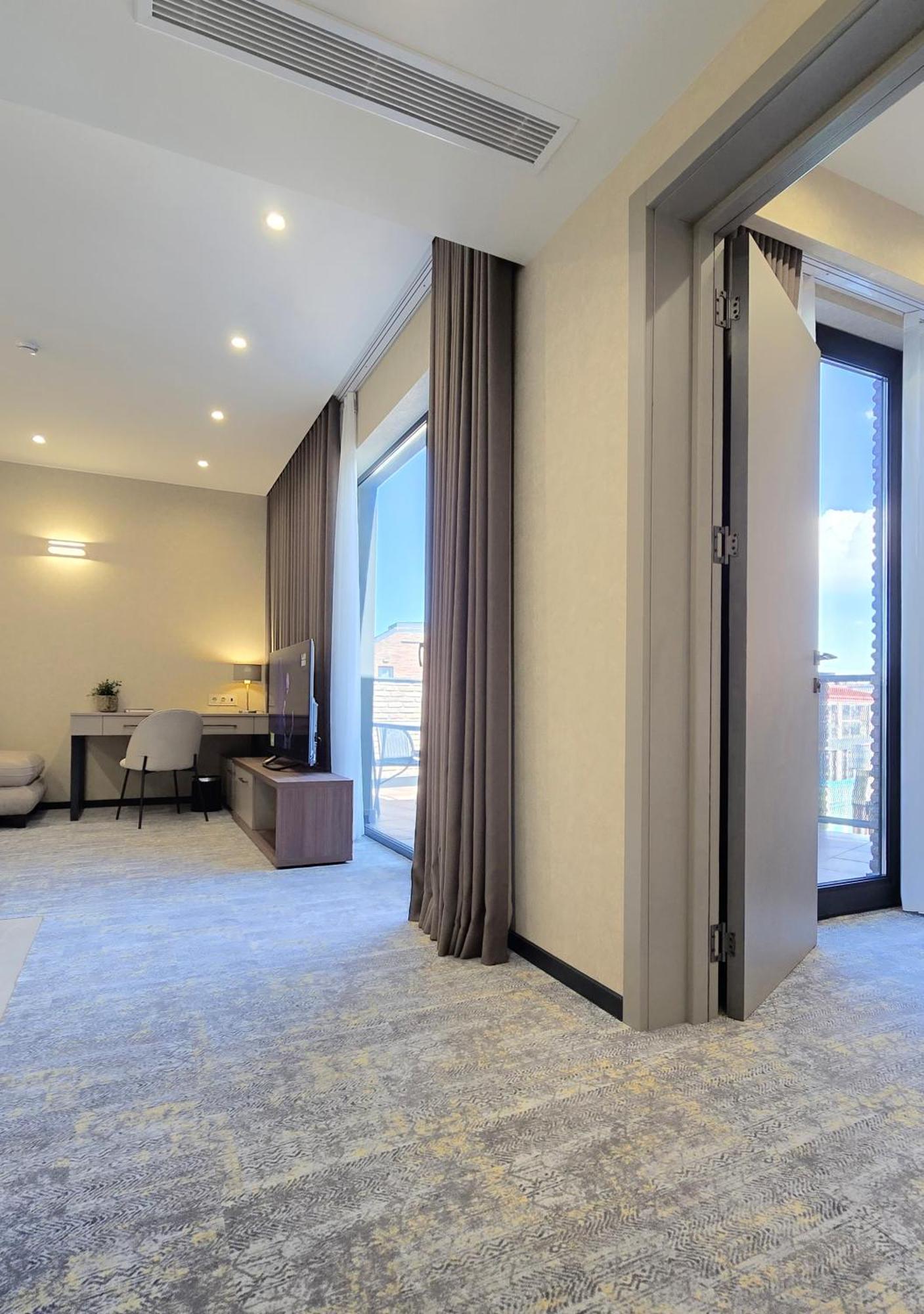 Griffin Hotel Tbilisi Bagian luar foto